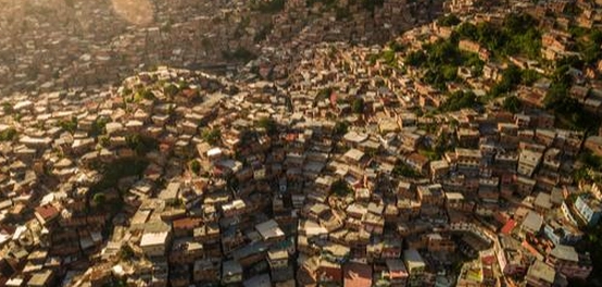 تأثير السكن العشوائي على الأفراد