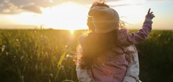 قصائد مؤثرة عن الأم: رحلة حب وإخلاص