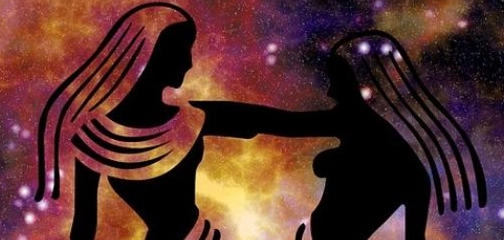 خصائص برج الجوزاء: شخصية جذابة ومفعمة بالحيوية