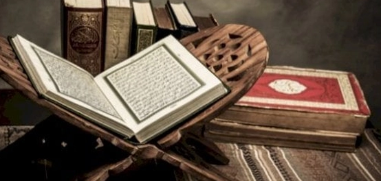 أحكام النون الساكنة والتنوين في سورة الزخرف