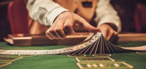 الفرق بين الميسر والقمار