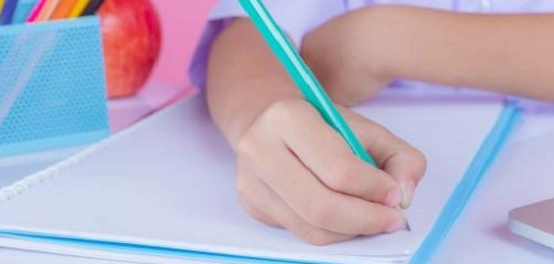 الفرق بين المنهج والمقرر: فهم المصطلحات التعليمية