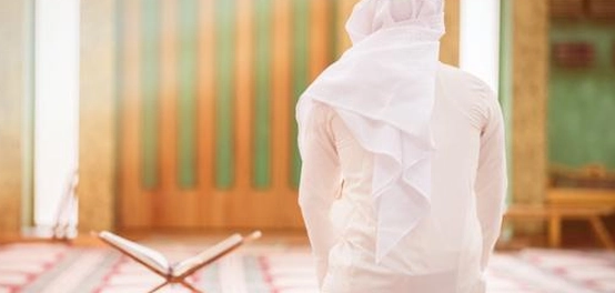 الفرق بين المذاهب الأربعة في الصلاة