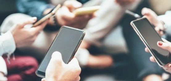 فهم أسباب الإدمان الرقمي وطرق علاجه