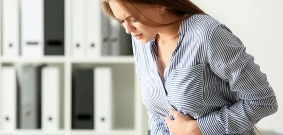 أسباب آلام المعدة وعلاجها