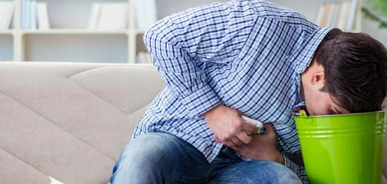 أسباب تقيؤ الدم: دليل شامل