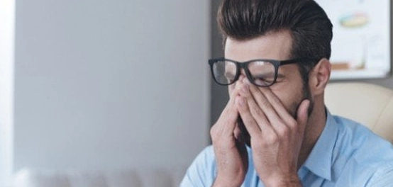 أسباب آلام العين عند الحركة
