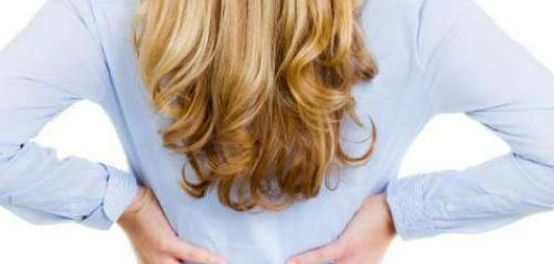 ألم الظهر عند النساء: الأسباب والعلاج