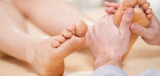 أوجاع باطن القدم: الأسباب، الأعراض، والعلاج