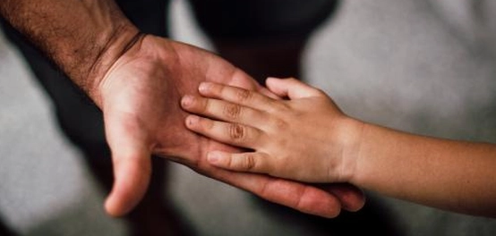 مسؤولية الوالدين تجاه الأبناء