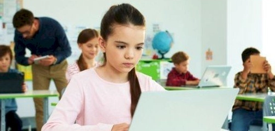 تمكين المرأة علميًا: حقوقها العالمية والإسلامية