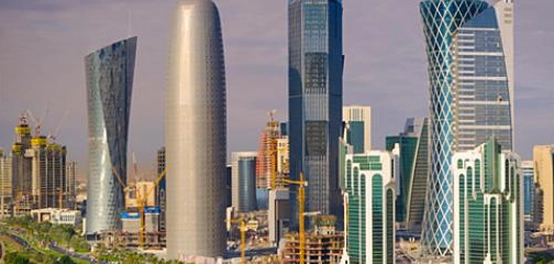 دولة قطر: حدودها، مساحتها، سكانها، وتضاريسها