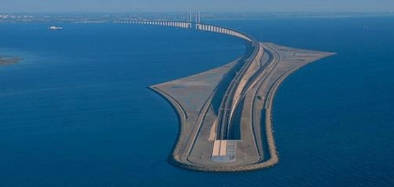 معجزة هندسية تربط السويد والدنمارك