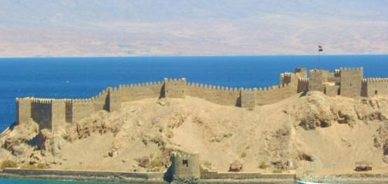 جزيرة فاروس: تاريخ، جمال، وآثار
