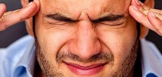 أسباب آلام الرأس خلف العين