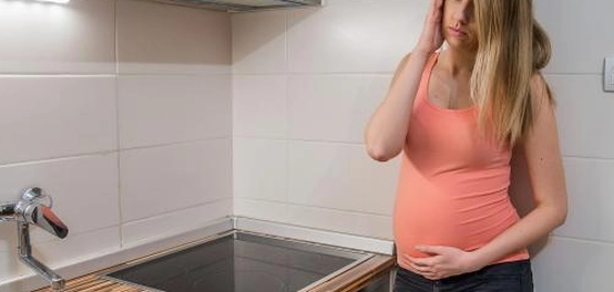 صداع الحمل: الأسباب، العلاجات المنزلية، ومتى يجب زيارة الطبيب