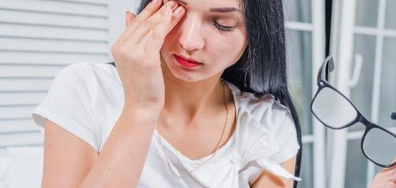 أسباب الإحساس بالحرقة في العينين