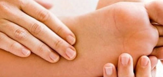 أسباب وخز الرجل اليسرى وعلاجه
