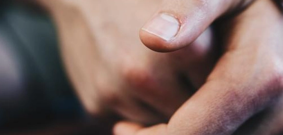 أضرار الأعصاب: الأسباب، الأعراض، والعلاج