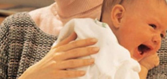 ألم البطن عند الرضع: الأسباب والعلاج