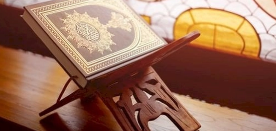 نزول آية (وجعلنا من بين أيديهم سدا) وتفسيرها