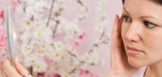 ظهور حب الشباب خلال الحمل: الأسباب والعلاجات الآمنة