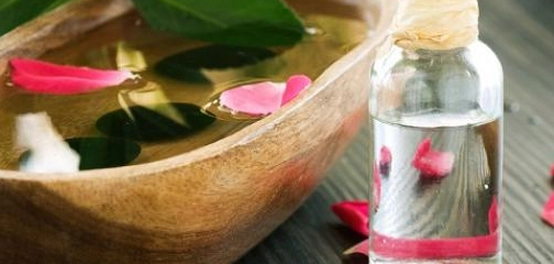 فوائد زيت ماء الورد الرائعة للبشرة