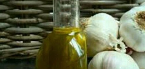 فوائد مذهلة لمزيج الثوم وزيت الزيتون