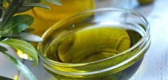 فوائد زيت الزيتون لبشرة الثدي