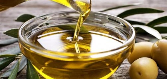 فوائد زيت الزيتون الرائعة للبشرة الدهنية