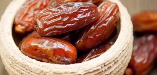 فوائد التمر واللبن ونظام غذائي صحي
