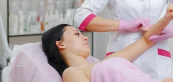طرق فعّالة لإزالة الشعر بشكل دائم
