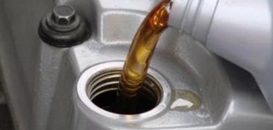 أسباب انخفاض مستوى زيت المحرك