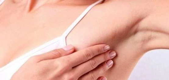 علاج التكتلات تحت الإبط: أسبابها و طرق علاجها الطبيعية