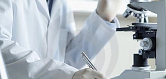 ظهور كدمات زرقاء على الفخذ: الأسباب، الأنواع، والعلاج