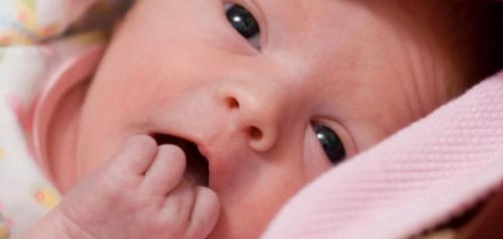 صعوبات التنفس عند المواليد الجدد: الأسباب، الأعراض، والعلاج