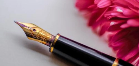 قصائد نزار قباني العاطفية: رحلة في عالم الحب والشعر