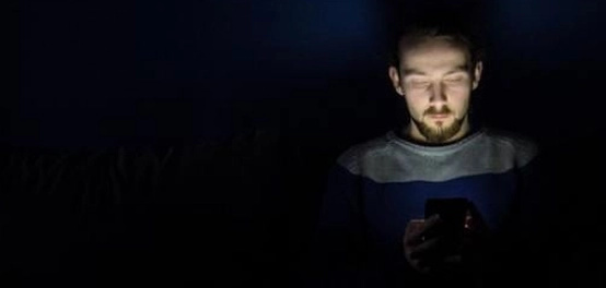 مخاطر استخدام الهاتف المحمول على البصر