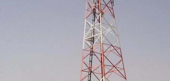 مخاطر أبراج الهواتف الخلوية: دراسة شاملة
