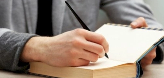 أبرز كتاب المملكة العربية السعودية