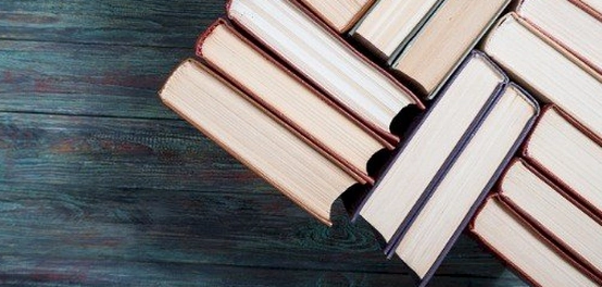 أفضل الكتب في الفيزياء: دليل شامل للقارئ العربي