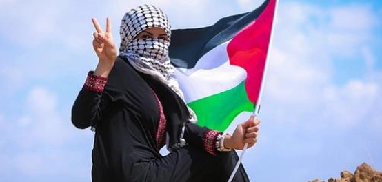 قصائد محمود درويش الوطنية: رحلة عبر مشاعر الشاعر