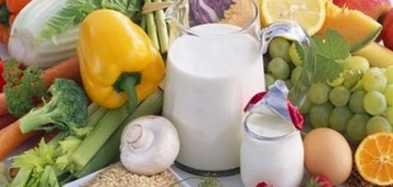 علاج الإمساك بالأطعمة والمشروبات الطبيعية