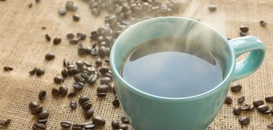 الآثار الجانبية المحتملة لشرب القهوة في الصباح