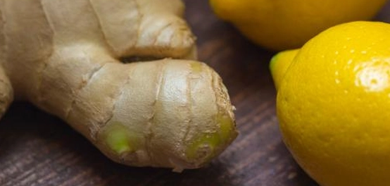 الآثار الجانبية المحتملة لشرب الزنجبيل مع الليمون