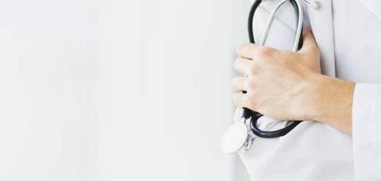 مخاطر بروتين البول: الأعراض، المضاعفات، والعلاج