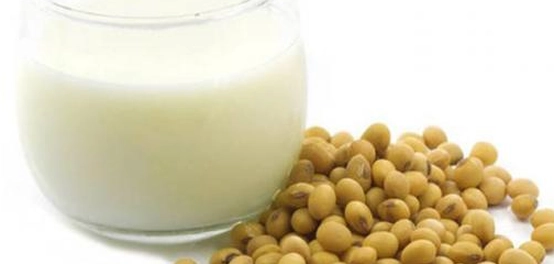 سلبيات شرب حليب الصويا: دليلك الشامل