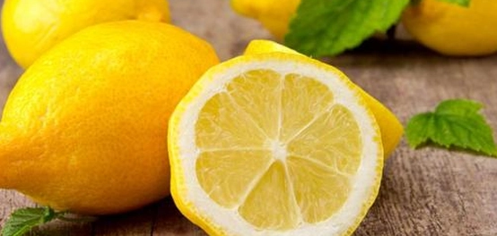 فوائد وأضرار الليمون خلال الحمل