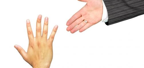 سبل البرّ اليومي: أفكارٌ للصدقة والإنفاق