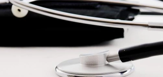 علاج ثقب طبلة الأذن: دليل شامل